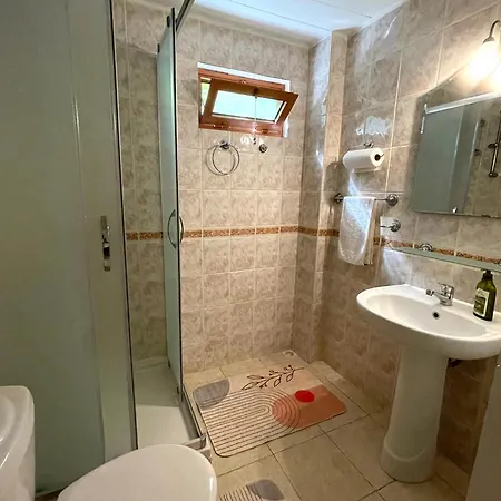 250m To The - Fully Furnished - Fast Wi-fi Апартаменты